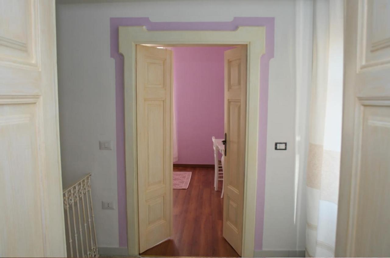 Guest House Le Gemelle Luras Exterior foto